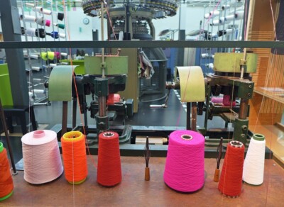 Klossen garen in textielmuseum