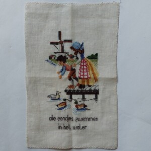 Borduurwerk Alle eendjes zwemmen in het water