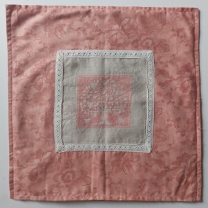 Kussen overtrek met geborduurde boom